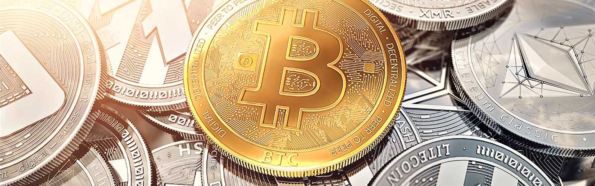Kryptowährung - das digitale Gold in der Steuererklärung RTS Kryptowährung Bitcoin Münze in Gold