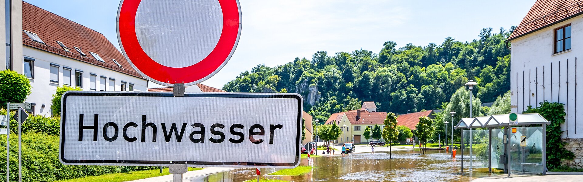 Hochwasser Unterstützung für Betroffene in Baden-Württemberg: Katastrophenerlass Hochwasser Überschwemmung in Stadt