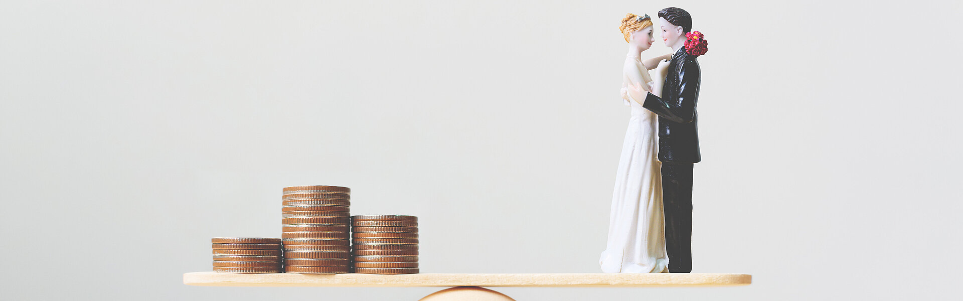 Ehegattensplitting - Die gemeinsame Steuererklärung Waage Ehepaar Geld