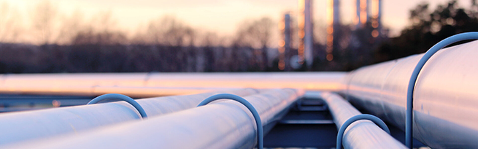 Energiekostendämpfungsprogramm: Antrag nur bis zum 31. August 2022 möglich Strom und Gas Pipeline