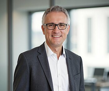 RTS Steuerberater Matthias Behnke aus Schorndorf im Anzug