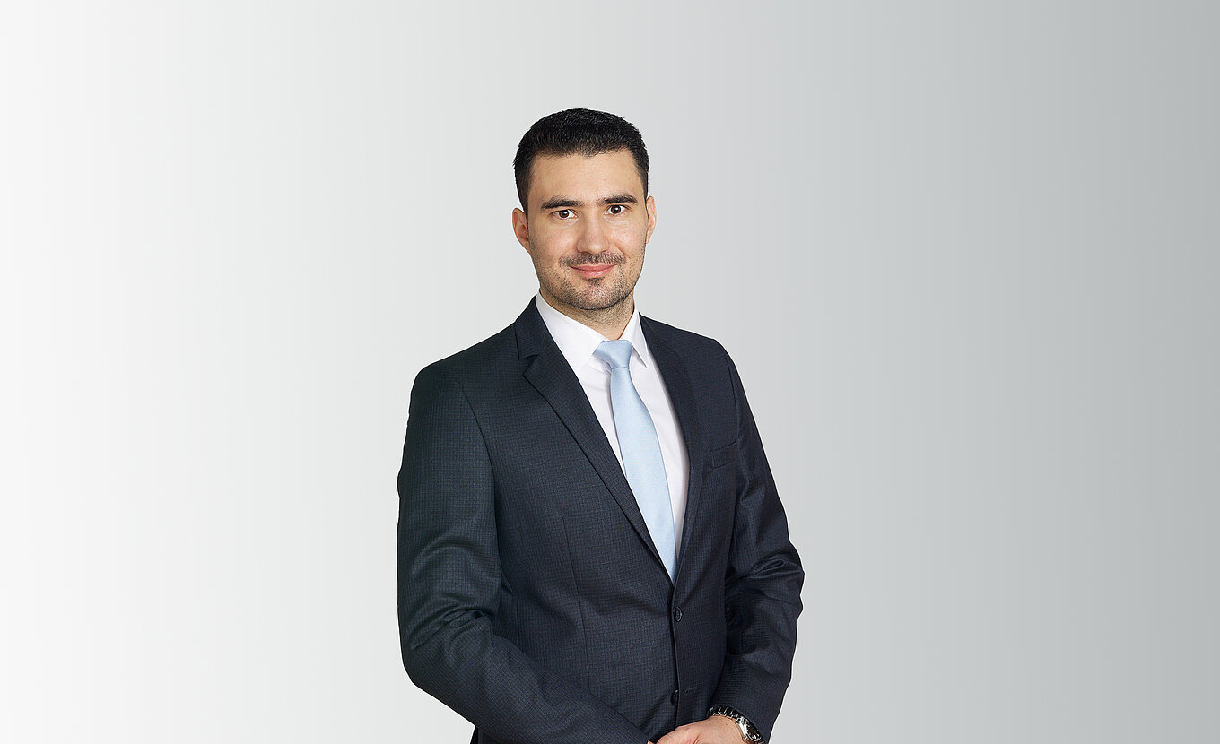 ECOVIS RTS Steuerberater Manuel Gärtner aus Tauberbischofsheim im Anzug 
