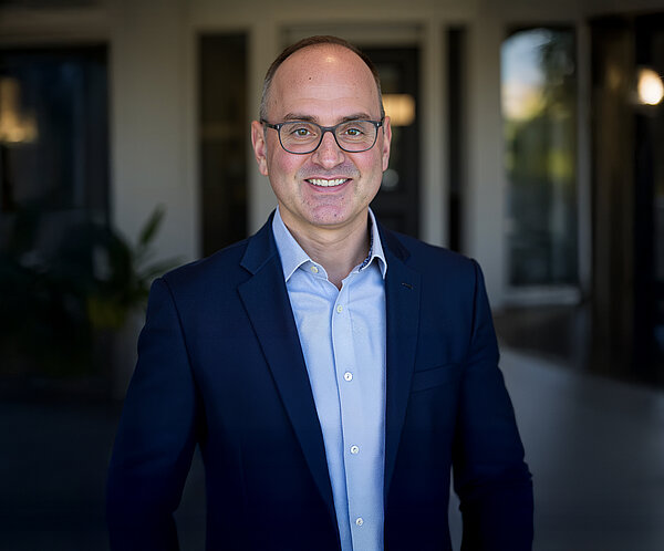 ECOVIS RTS Steuerberater Michael Paulus aus Stuttgart im Anzug