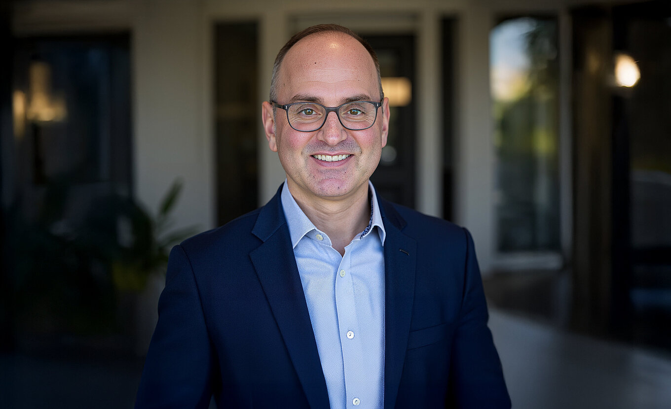 ECOVIS RTS Steuerberater Michael Paulus aus Stuttgart im Anzug