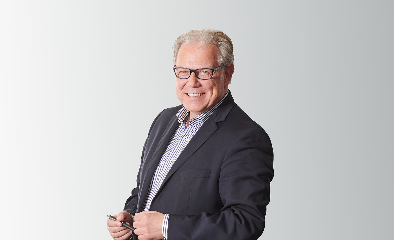 RTS Steuerberater Hans Joachim Maluck aus Tübingen im Anzug