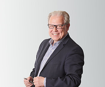 RTS Steuerberater Hans Joachim Maluck aus Tübingen im Anzug
