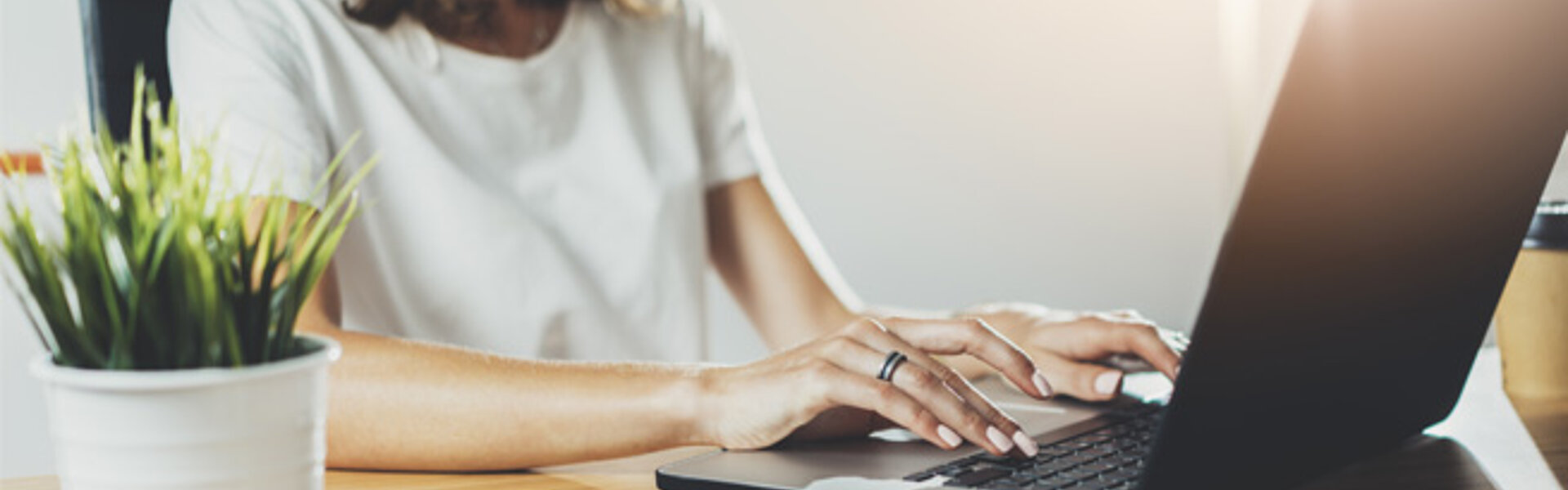 GmbH online gründen ohne Gang zum Notar RTS Laptop Homeoffice