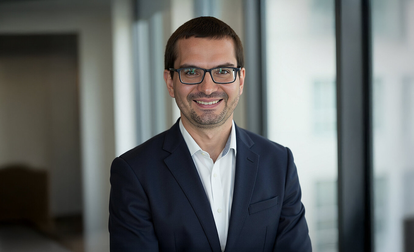 RTS Steuerberater Tobias Schäfer aus Brackenheim im Anzug